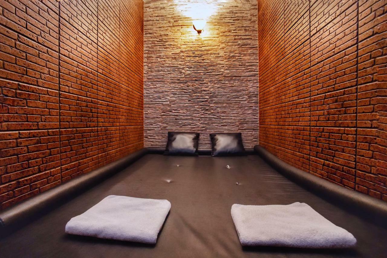 Hotel Fortuna Львов Экстерьер фото